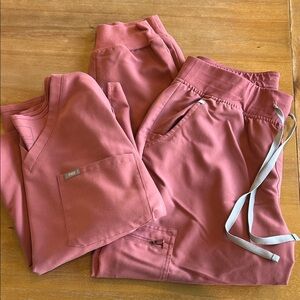 Figs women’s scrub set, zomora Joggers, Catrina scrub top in Rose Pink